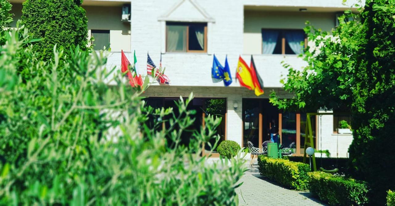 Hotel Ambasador Garden Lezhë المظهر الخارجي الصورة