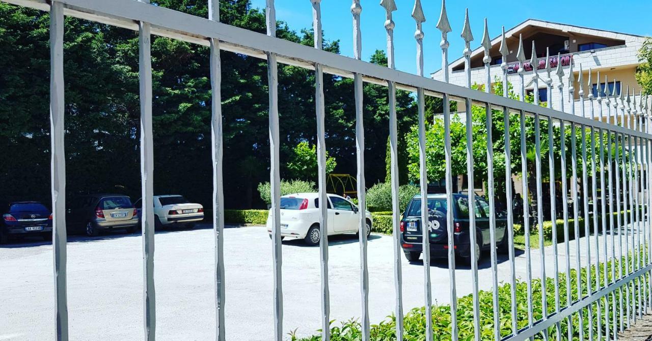 Hotel Ambasador Garden Lezhë المظهر الخارجي الصورة