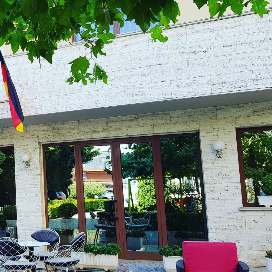 Hotel Ambasador Garden Lezhë المظهر الخارجي الصورة