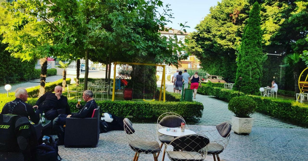 Hotel Ambasador Garden Lezhë المظهر الخارجي الصورة